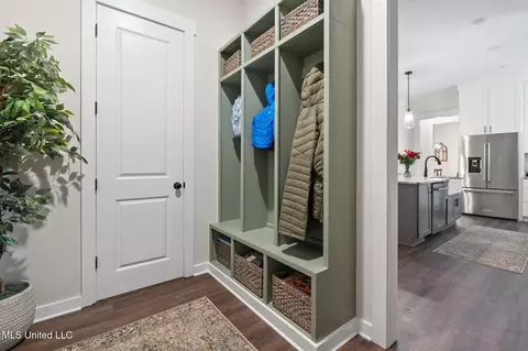 Entry Way - 112 Oak Manor Dr, Coldwater, MS 38618 photo 4 of 4