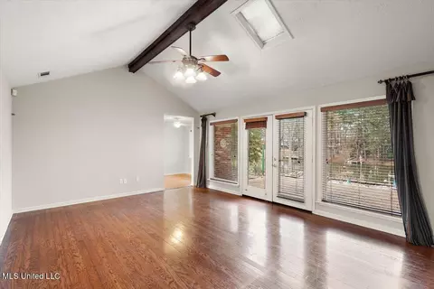 Living - 489 Cheyenne Ln, Madison, MS 39110 photo 3 of 4