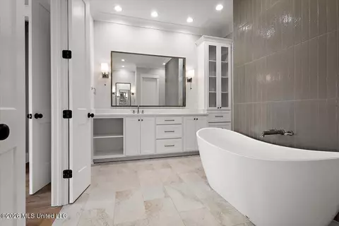 Bath - 207 Welchshire Dr, Madison, MS 39110 photo 2 of 9
