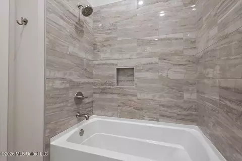 Bath - 207 Welchshire Dr, Madison, MS 39110 photo 5 of 9