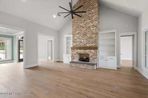 Living - 207 Welchshire Dr, Madison, MS 39110 photo 2 of 3