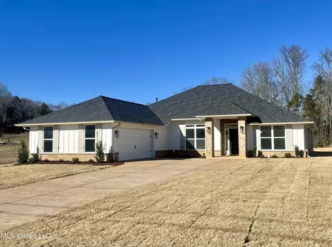 50 Farley Rd, Byhalia, MS 38611