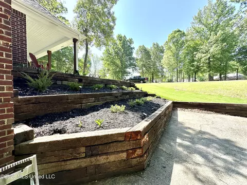 Exterior - 4198 Bienville Rd, Nesbit, MS 38651 photo 12 of 13