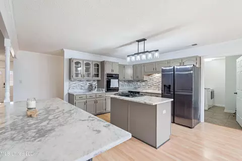 Kitchen - 4198 Bienville Rd, Nesbit, MS 38651 photo 4 of 4