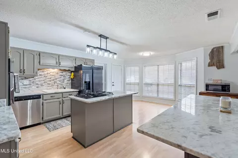 Kitchen - 4198 Bienville Rd, Nesbit, MS 38651 photo 2 of 4