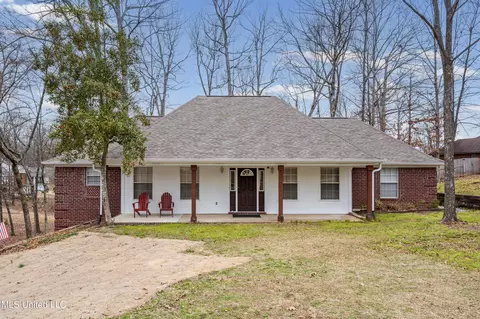 4198 Bienville Rd, Nesbit, MS 38651