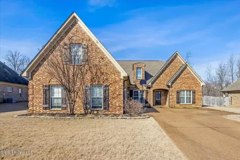 2624 Champion Hills Dr, Southaven, MS 38672