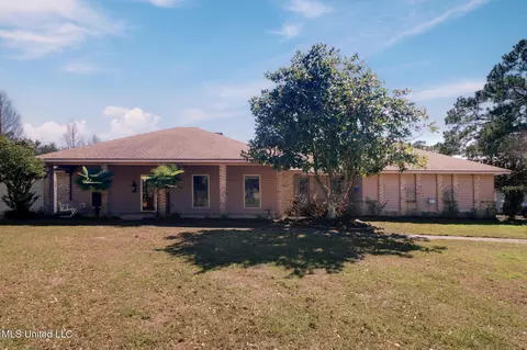 11201 Creek Dr, Gulfport, MS 39503