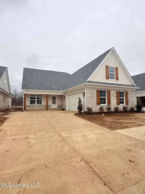 6094 E River Birch Rd, Walls, MS 38680
