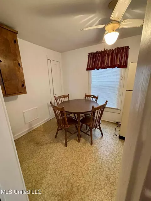 Dining - 156 W Enterprise St, Brookhaven, MS 39601 photo 1 of 1