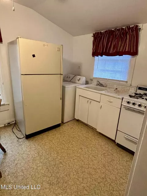 Kitchen - 156 W Enterprise St, Brookhaven, MS 39601 photo 2 of 2