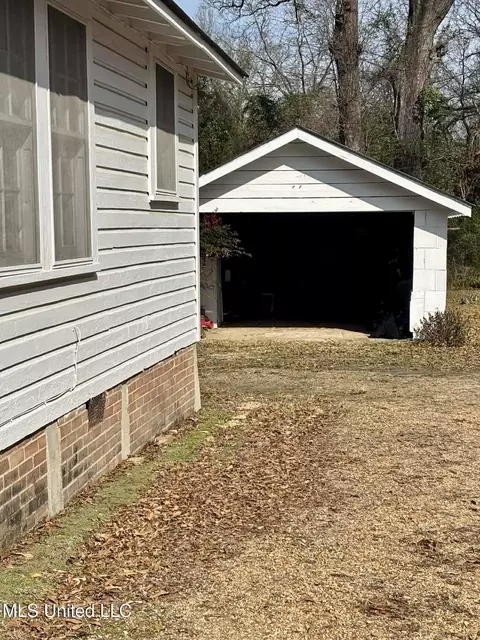Exterior - 156 W Enterprise St, Brookhaven, MS 39601 photo 3 of 3