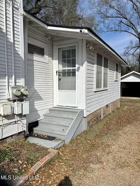 Exterior - 156 W Enterprise St, Brookhaven, MS 39601 photo 1 of 3
