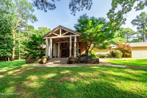 6147 Wirtz Rd, Flowood, MS 39232
