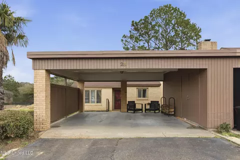 28 Park Crest Pl, Jackson, MS 39211