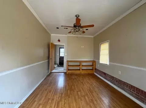 Living - 216 Meadowview St, Jackson, MS 39209 photo 1 of 3