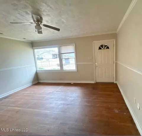 Living - 216 Meadowview St, Jackson, MS 39209 photo 3 of 3