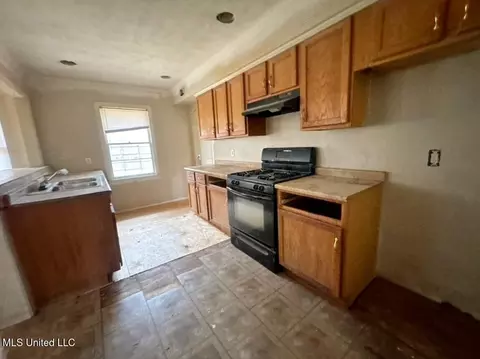 Kitchen - 216 Meadowview St, Jackson, MS 39209 photo 1 of 1