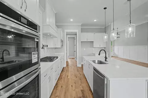 Kitchen - 2401 Lauren Way, Hernando, MS 38632 photo 3 of 3