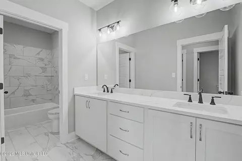 Bath - 2401 Lauren Way, Hernando, MS 38632 photo 3 of 4