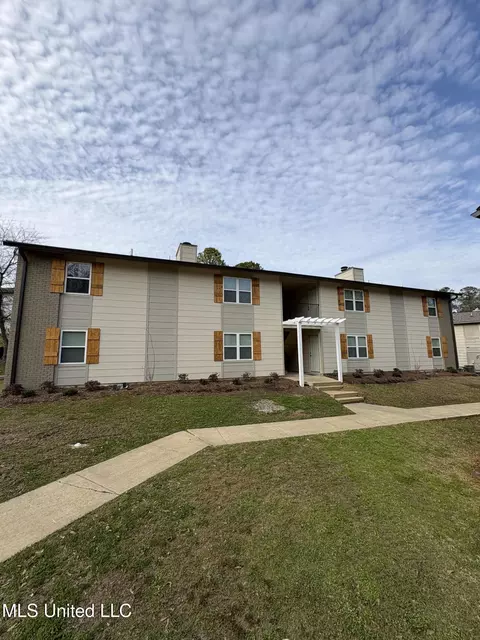 1120 E Lee Blvd #D115, Starkville, MS 39759