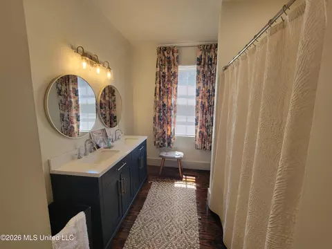 Bath - 34 Orange Ave, Natchez, MS 39120 photo 1 of 2