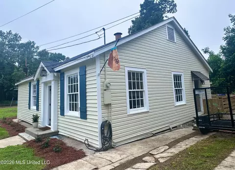 Exterior - 34 Orange Ave, Natchez, MS 39120 photo 3 of 14