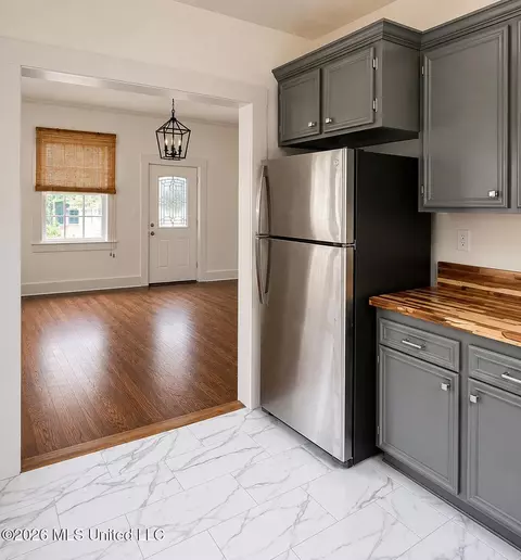 Kitchen - 34 Orange Ave, Natchez, MS 39120 photo 1 of 2