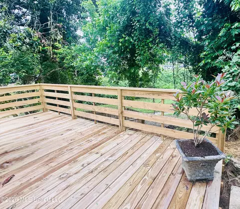 Exterior - 34 Orange Ave, Natchez, MS 39120 photo 5 of 14