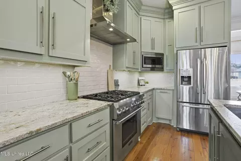 Kitchen - 142 Camden Shrs, Madison, MS 39110 photo 5 of 6