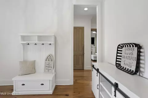 Entry Way - 142 Camden Shrs, Madison, MS 39110 photo 2 of 3