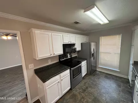 Kitchen - 142 Cedar Spring Cir, Pearl, MS 39208 photo 2 of 2