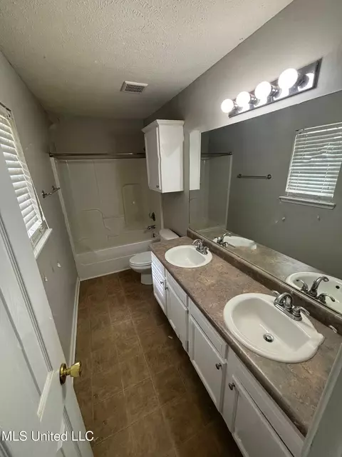 Bath - 142 Cedar Spring Cir, Pearl, MS 39208 photo 1 of 1