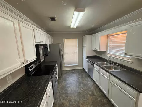 Kitchen - 142 Cedar Spring Cir, Pearl, MS 39208 photo 1 of 2