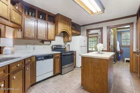 Kitchen - 809 Springlake Dr, Terry, MS 39170 photo 4 of 5