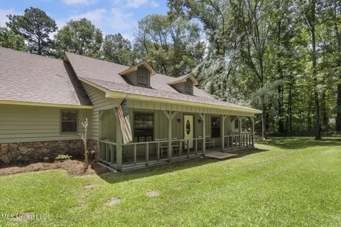 Exterior - 809 Springlake Dr, Terry, MS 39170 photo 4 of 20