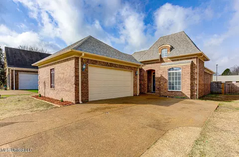 6433 W Arbor Lake Dr, Horn Lake, MS 38637