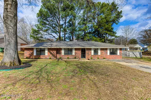 Exterior - 910 Hackberry Dr, Southaven, MS 38671 photo 3 of 4