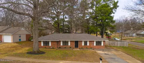 910 Hackberry Dr, Southaven, MS 38671