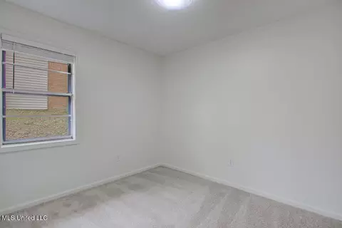 Bedroom - 910 Hackberry Dr, Southaven, MS 38671 photo 6 of 9