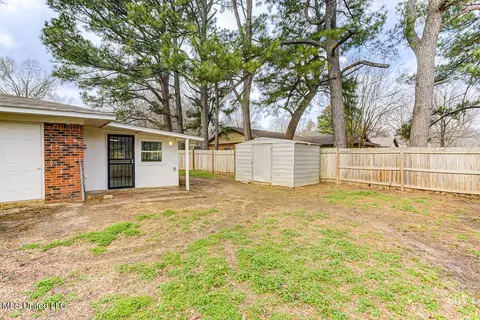 Exterior - 910 Hackberry Dr, Southaven, MS 38671 photo 1 of 4