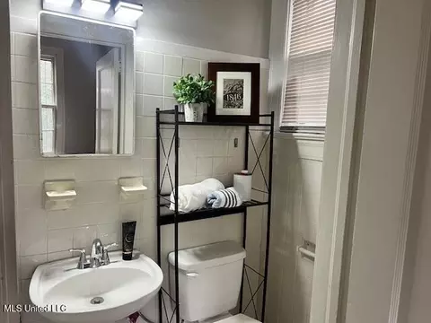 Bath - 1846 Howard St, Jackson, MS 39202 photo 1 of 5
