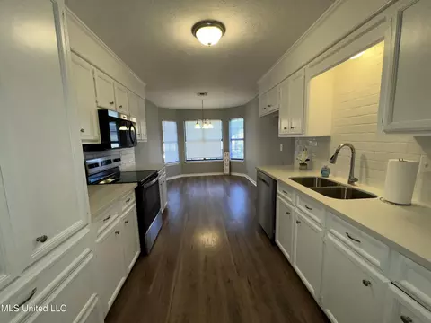 Kitchen - 8 Ridgeway Pl, Clinton, MS 39056 photo 1 of 1