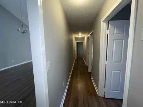 Entry Way - 8 Ridgeway Pl, Clinton, MS 39056 photo 1 of 1