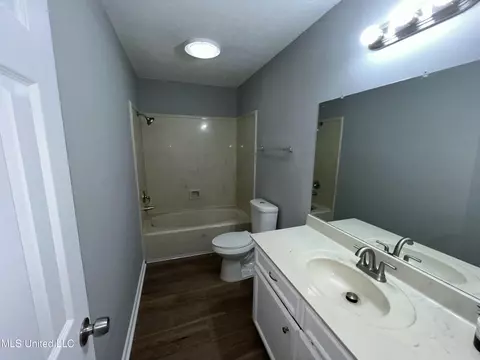 Bath - 8 Ridgeway Pl, Clinton, MS 39056 photo 2 of 3