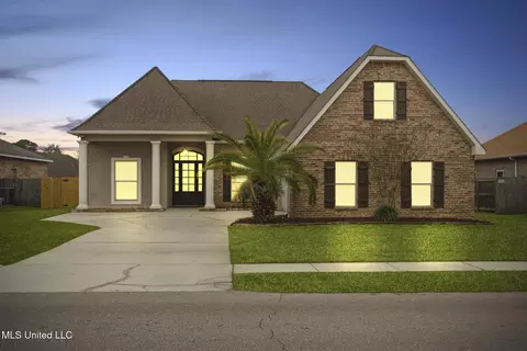 2305 Sunkist Country Club Rd, Biloxi, MS 39532