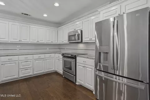 Kitchen - 35 Eastbrooke St, Jackson, MS 39216 photo 4 of 5