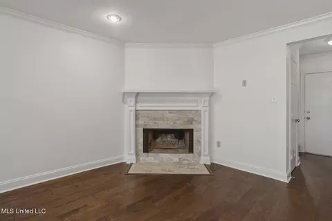 Living - 35 Eastbrooke St, Jackson, MS 39216 photo 2 of 5