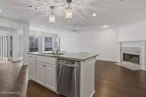 Living - 35 Eastbrooke St, Jackson, MS 39216 photo 5 of 5