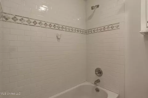 Bath - 35 Eastbrooke St, Jackson, MS 39216 photo 3 of 5